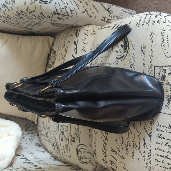 Ponte Classic Black Leather Minimalist Tote with Gold-Toned Detail - Picture 5 of 16